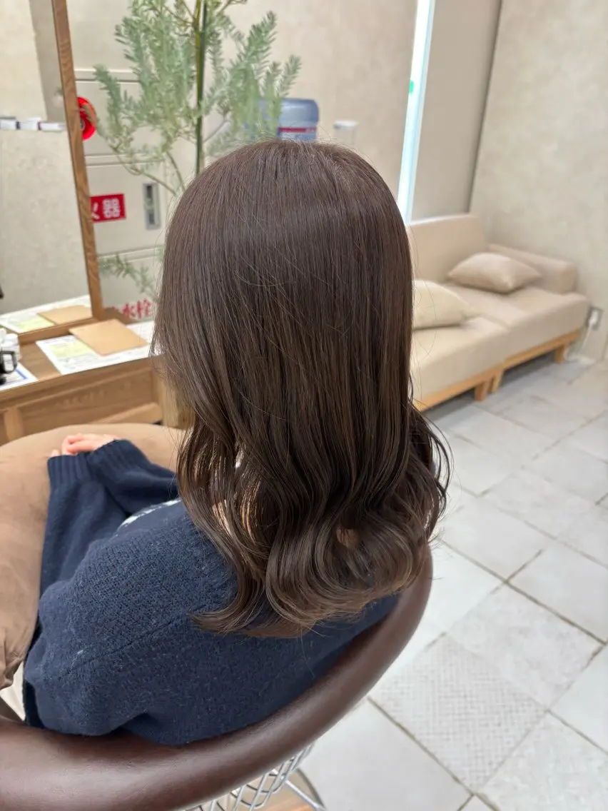 セミロング カラー オリーブカラー トリートメント ヘアカラー トリートメント ブリーチなしカラー/ 暖色カラー/艶カラーのヘアスタイル