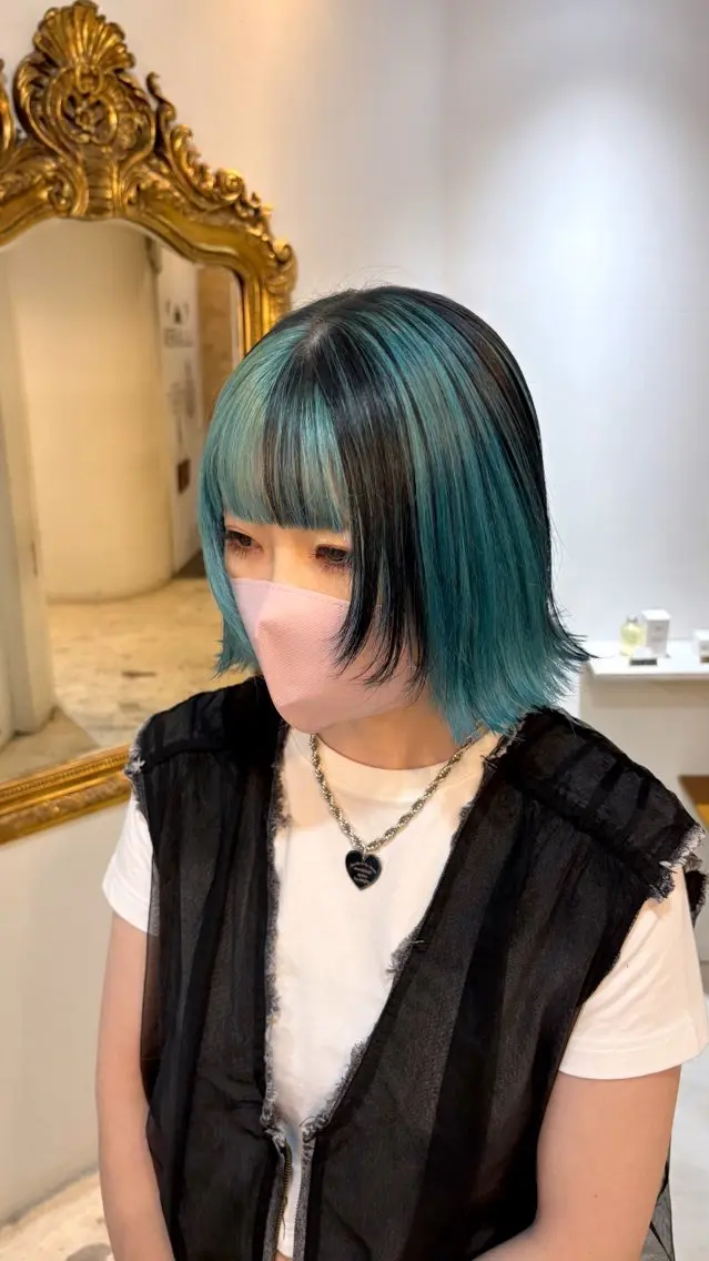 ショート カット ヘアカラー 🩶ハイトーン🖤 URARAのヘアスタイル