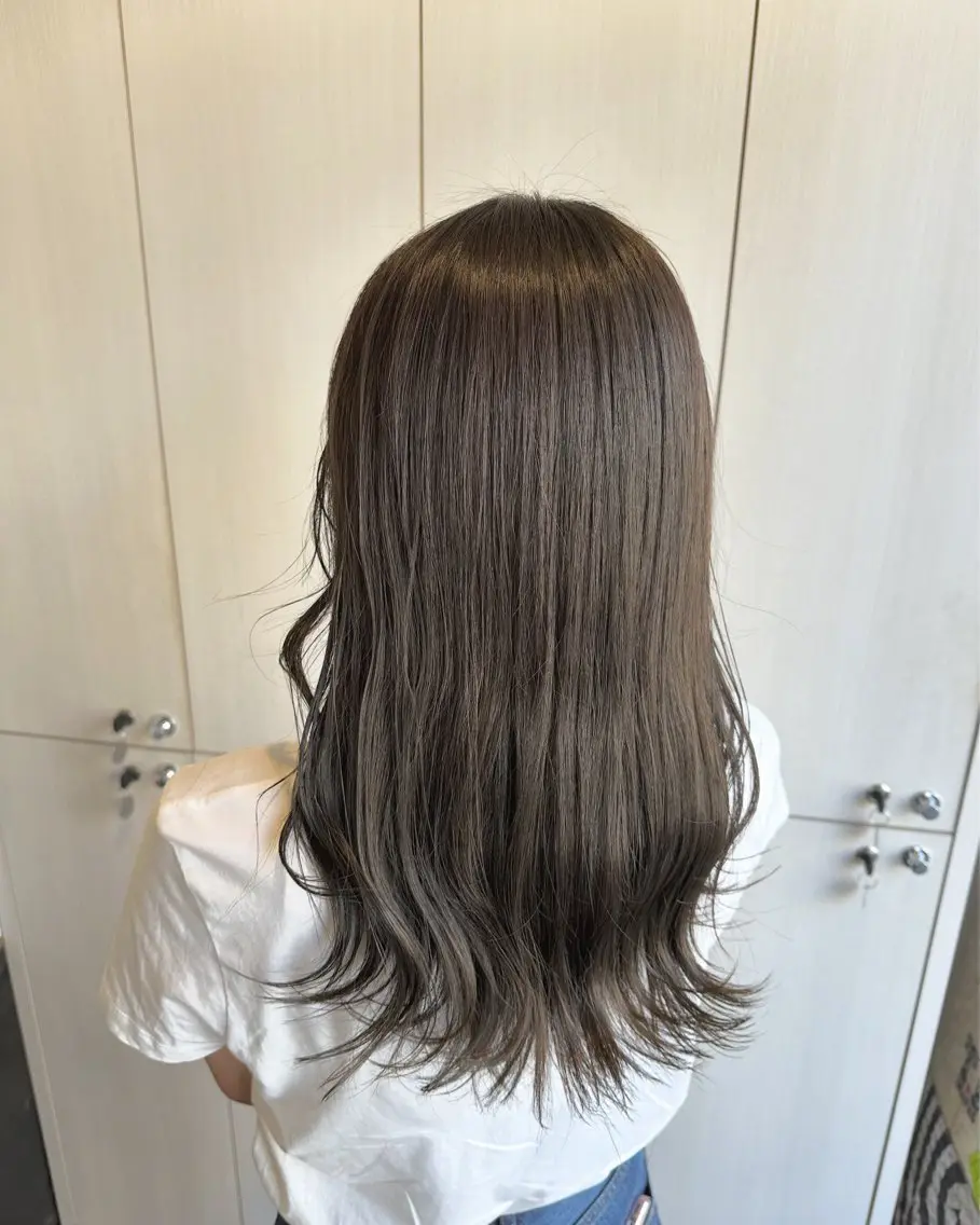 ロング カラー グレージュ あべ ゆうかのヘアスタイル