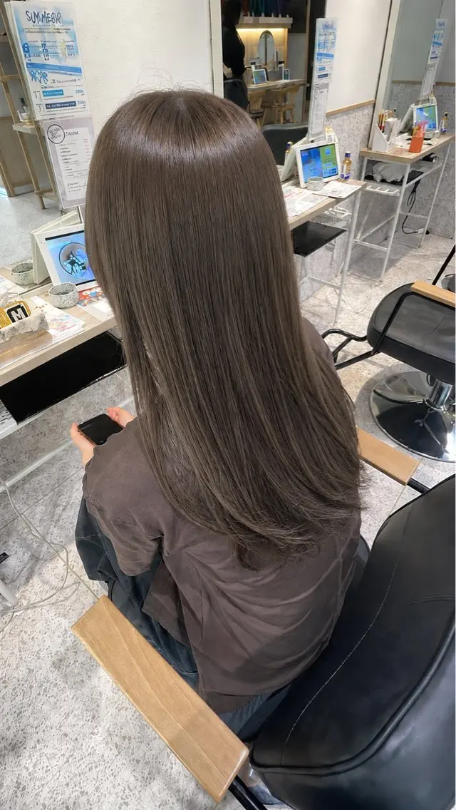ロング カラー ヘアカラー 柳井 希美のヘアスタイル