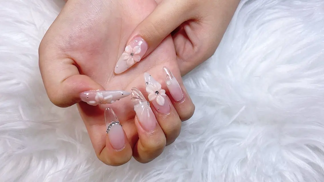 ネイル アニマル柄 チークネイル フラッシュネイル フラワーネイル フットネイル ハンドネイル B·U Nail大宮 長さだし専門店のネイルデザイン
