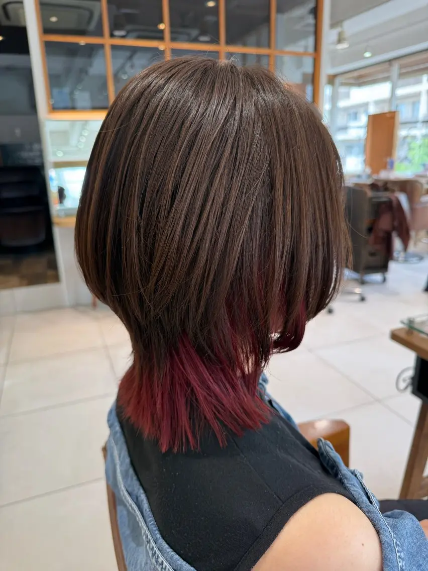 ミディアム カラー インナーカラー 顔まわりレイヤー 顔周りカット レイヤーカット ウルフカット ヘアカラー トリートメント やまだ まいのヘアスタイル