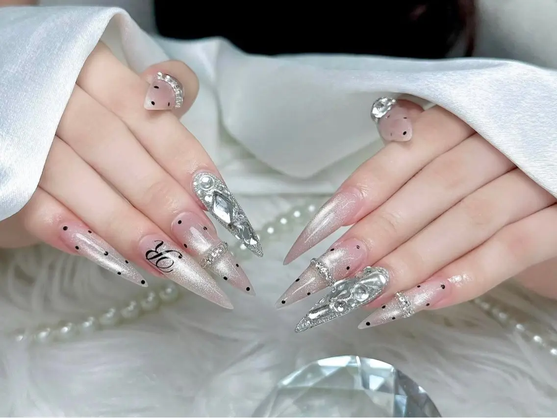 ネイル アートネイル ジェルネイル ガーリー ハート キラキラネイル ハンドネイル Nova Nail Studioのネイルデザイン