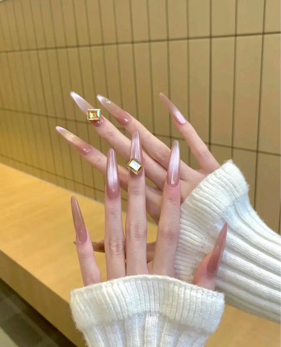 ネイル マグネットネイル マグネットワンカラー ワンカラーネイル Chiara 長さだしのネイルデザイン