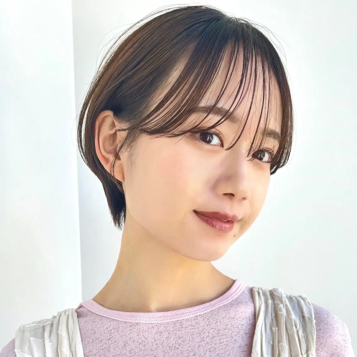 ショート カラー 丸みショート シースルーバング ショートヘア 顔まわり🥨レイヤー /透明感/水口舞奈のヘアスタイル