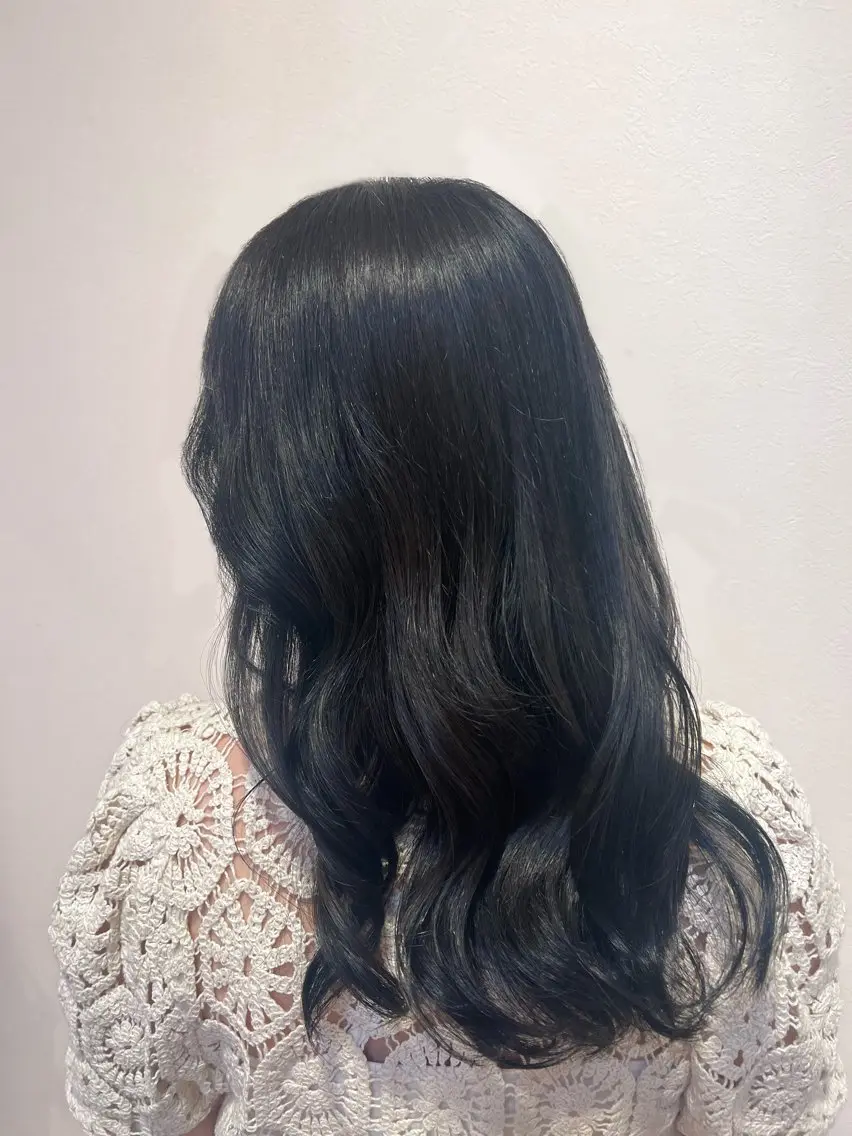 カラー 黒髪 ブルーカラー ブルーブラック ヘアカラー 関 唯花のヘアスタイル