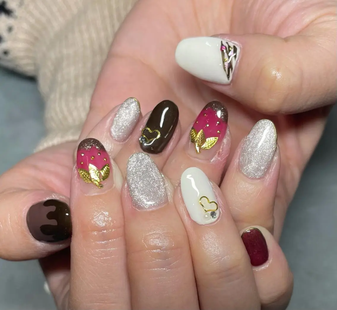 ネイル LAVISH 大和店 emi・:*+のネイルデザイン