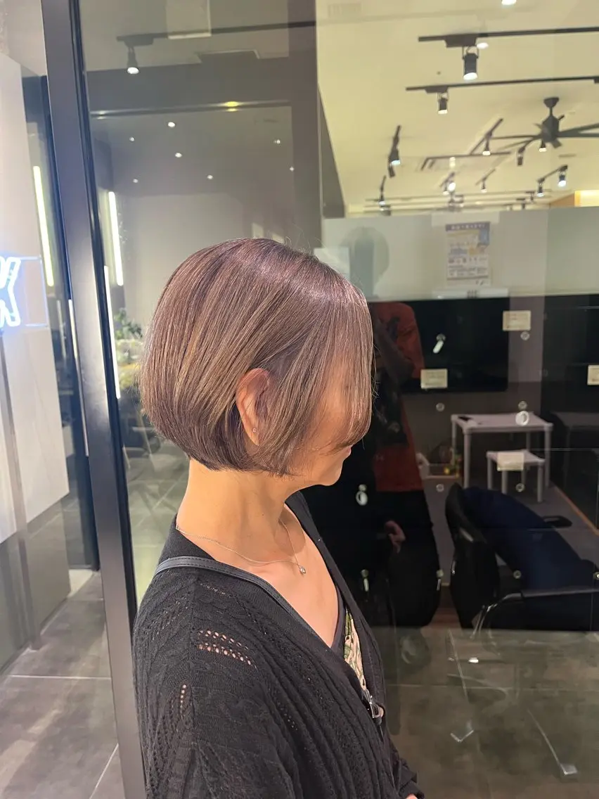 ショート ショートヘア ブリーチ/ レイヤー/ツバキのヘアスタイル