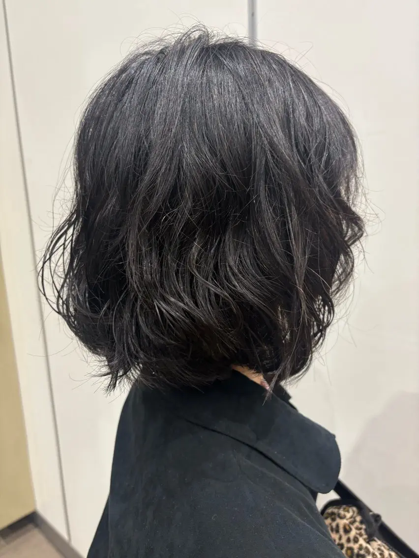 ショート カラー パーマ くせ毛 江口 花のヘアスタイル