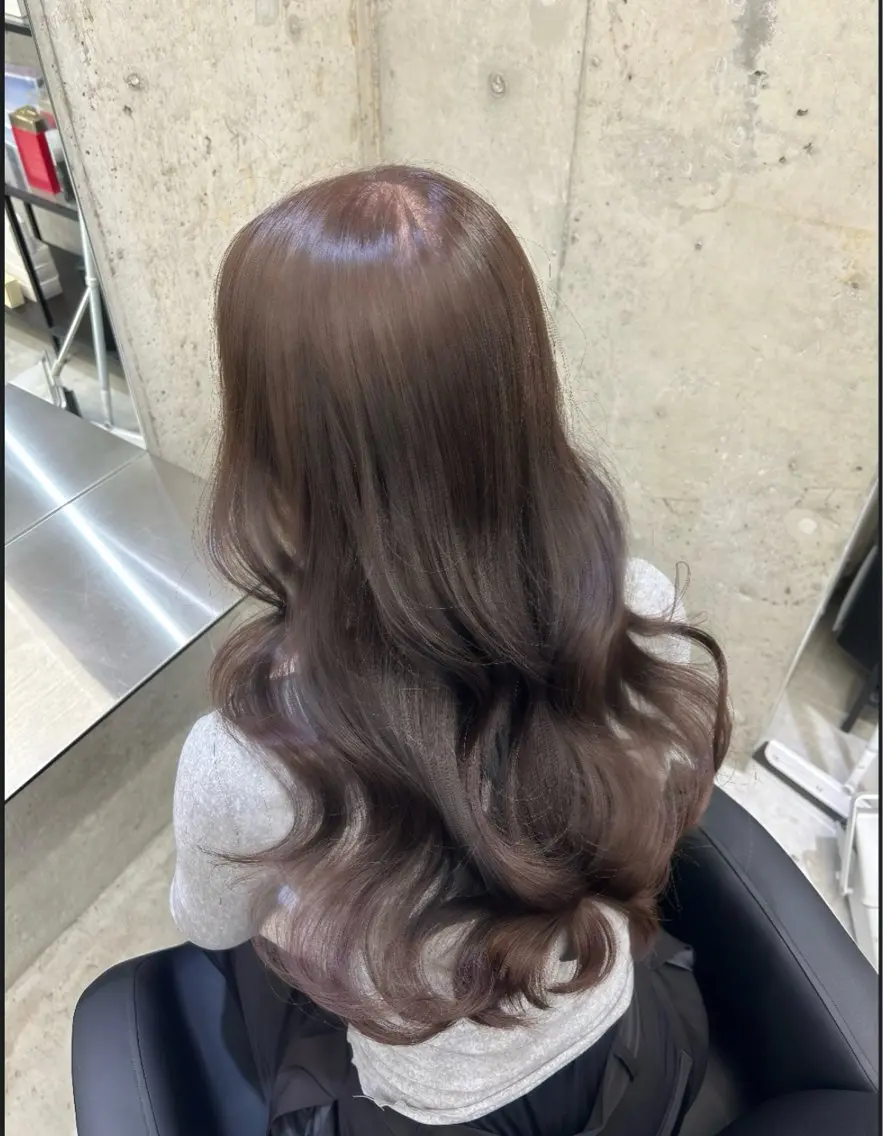 ロング カット ヘアカラー ヒナ .のヘアスタイル