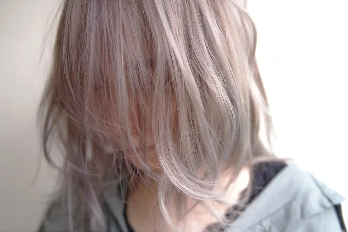 ミディアム カラー グレージュ ひらやま りょういちのヘアスタイル