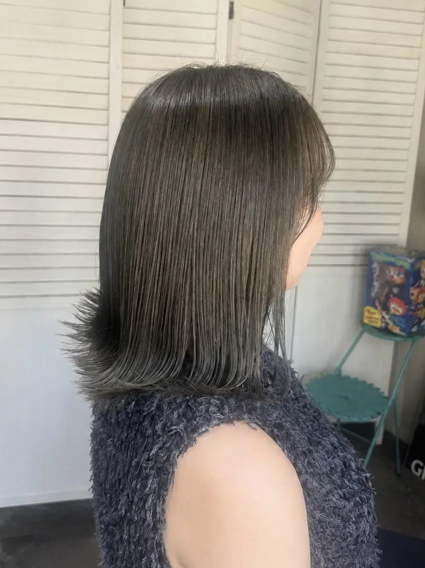 ミディアム カラー 切りっぱなしボブ ブリーチ 透明感カラー グレージュ オリーブグレージュ ヘアカラー トリートメント 19日空き◎髪質改善 misatoのヘアスタイル