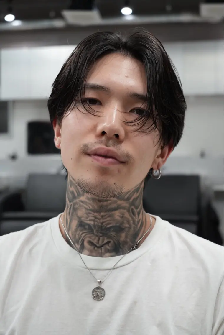 パーマ ヘアアレンジ メンズ センターパート フェザーパーマ メンズパーマ ニュアンスパーマ カット パーマ ヘアセット (メンズ特化) AKIのヘアスタイル