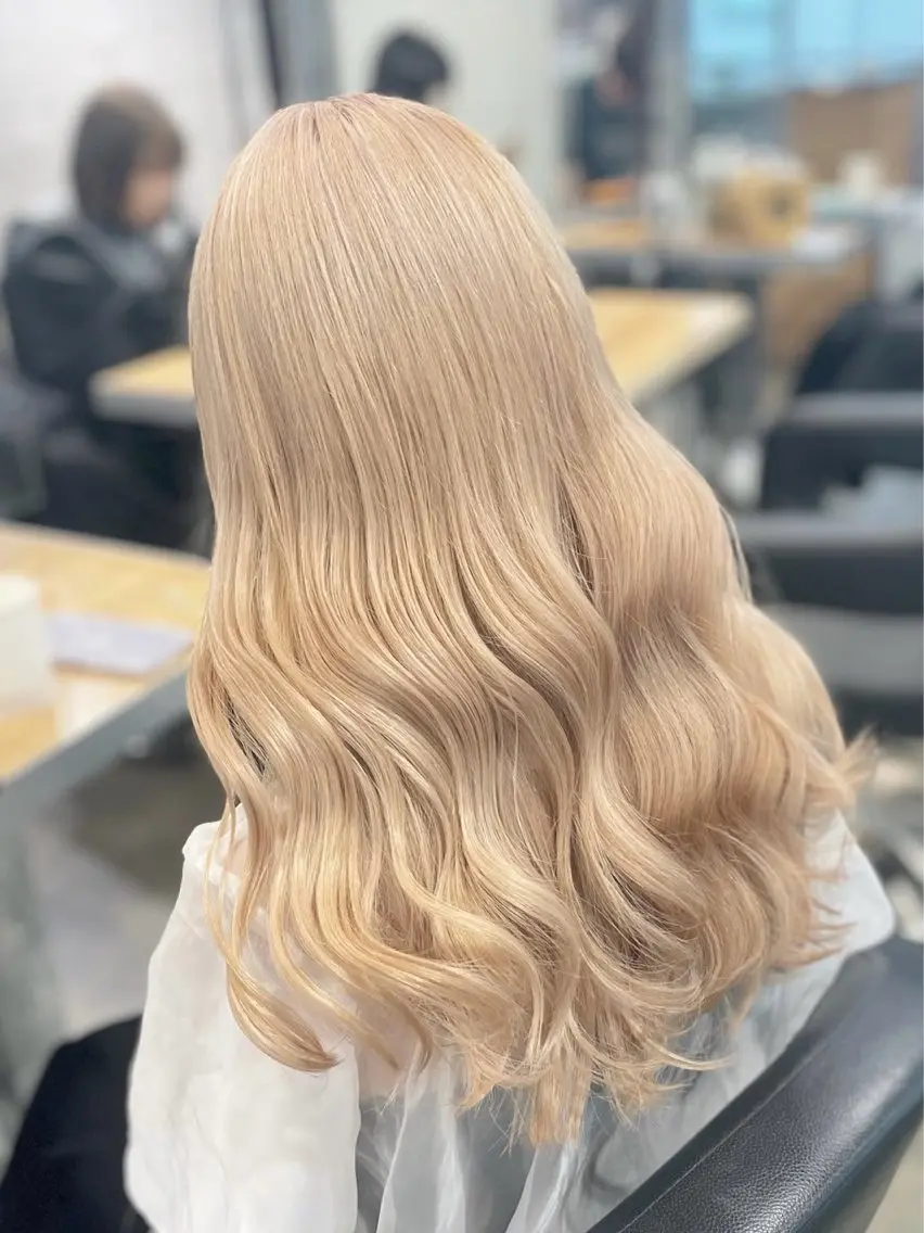ロング カラー ヘアカラー ハイトーン 横浜💞ミオのヘアスタイル