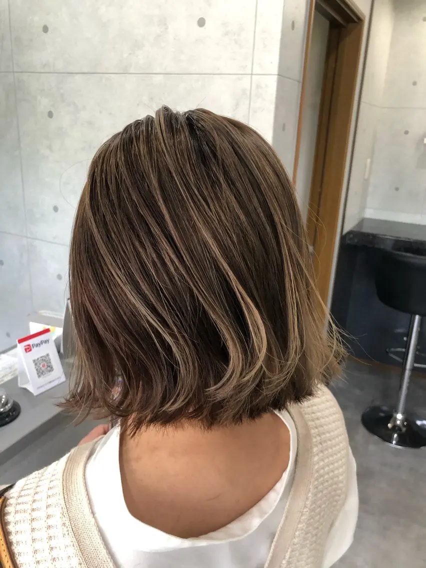 ミディアム ショートボブ ボブ ハイライト 髪質改善 レイヤーカット REVE 美容室のヘアスタイル