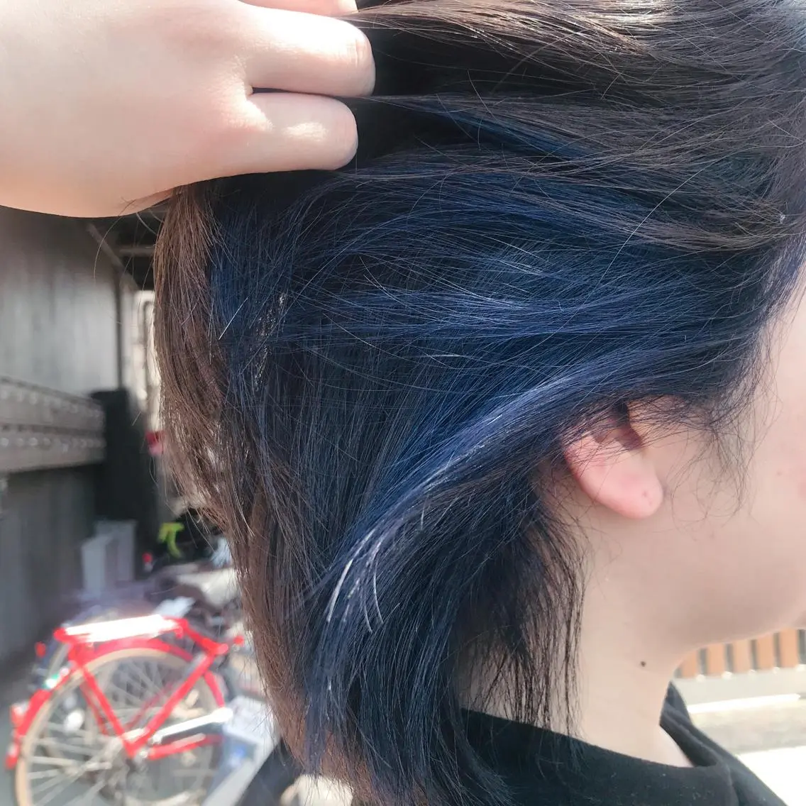 ミディアム カラー 黒髪 ブルーカラー ブルーブラック インナーカラー 水原 恵莉香のヘアスタイル