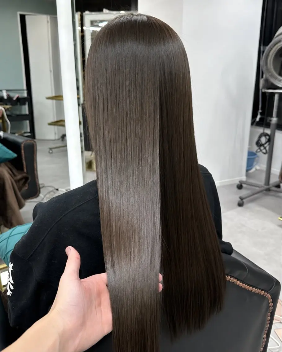 骨格矯正・小顔補正カット+縮毛矯正の写真