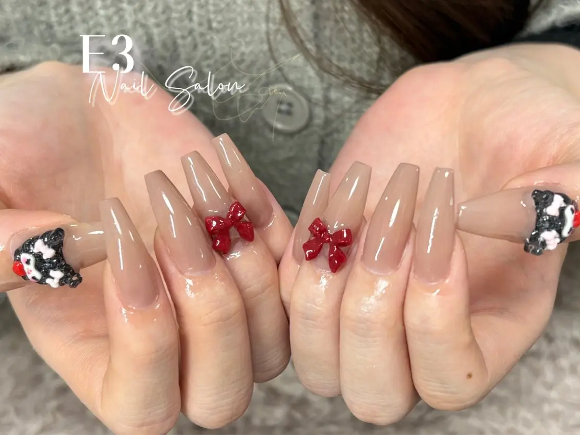 ネイル フレンチネイル ジェルネイル ガラスフレンチ グラデーション キラキラネイル ハンドネイル E3 Nail Salonのネイルデザイン