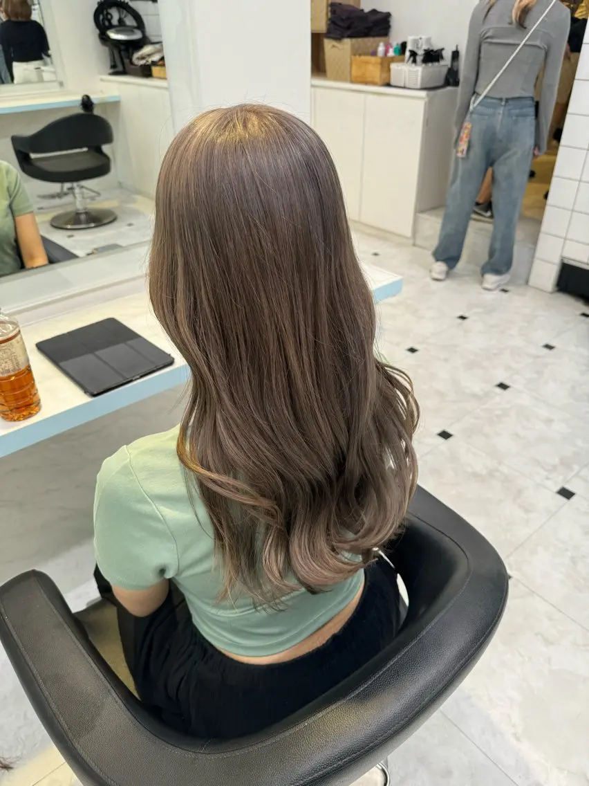 ロング カラー ヘアカラー 🤎モテ髪＆透明感 ミルクティー🥣🤎のヘアスタイル