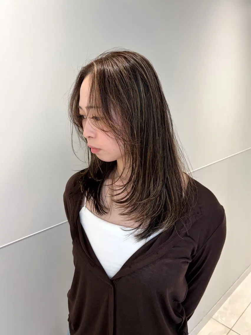 ミディアム カラー ブラウンカラー ハイライトカラー ハイライト レイヤーカット カット ヘアカラー れん/梅田美容室 縮毛矯正/透明感のヘアスタイル