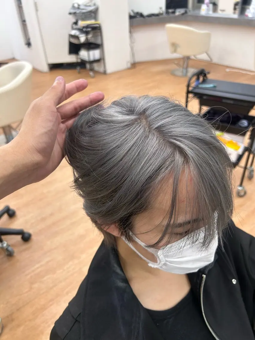 ショート カラー メンズ メンズブリーチ ブリーチ ブリーチなしカラー シルバー ヘアカラー レオ/ブリーチカラー 韓国風カラー/メンズのヘアスタイル