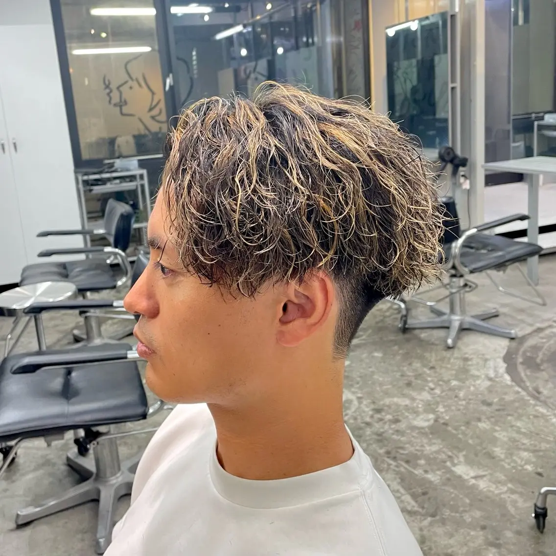 ショート カラー パーマ メンズ メンズハイライト ハイライトカラー ハイライト カット ヘアカラー パーマ メンズ特化美容師/ 藤戸 椋のヘアスタイル