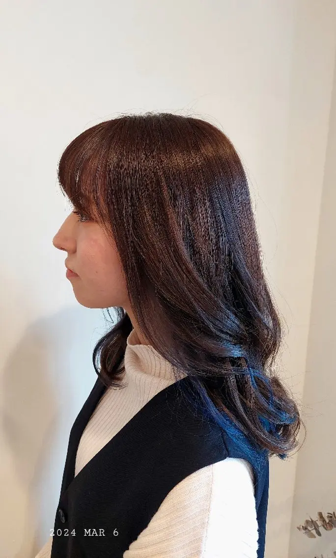 ロング カラー ブリーチ ブルーカラー トリートメント ヘアカラー 齊藤 舞風のヘアスタイル
