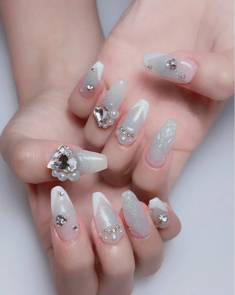 ネイル オーロラネイル 長さ出し フットネイル ラメ(グリッター) ラメグラデーション ハンドネイル 👍thumbs up nail👍のネイルデザイン