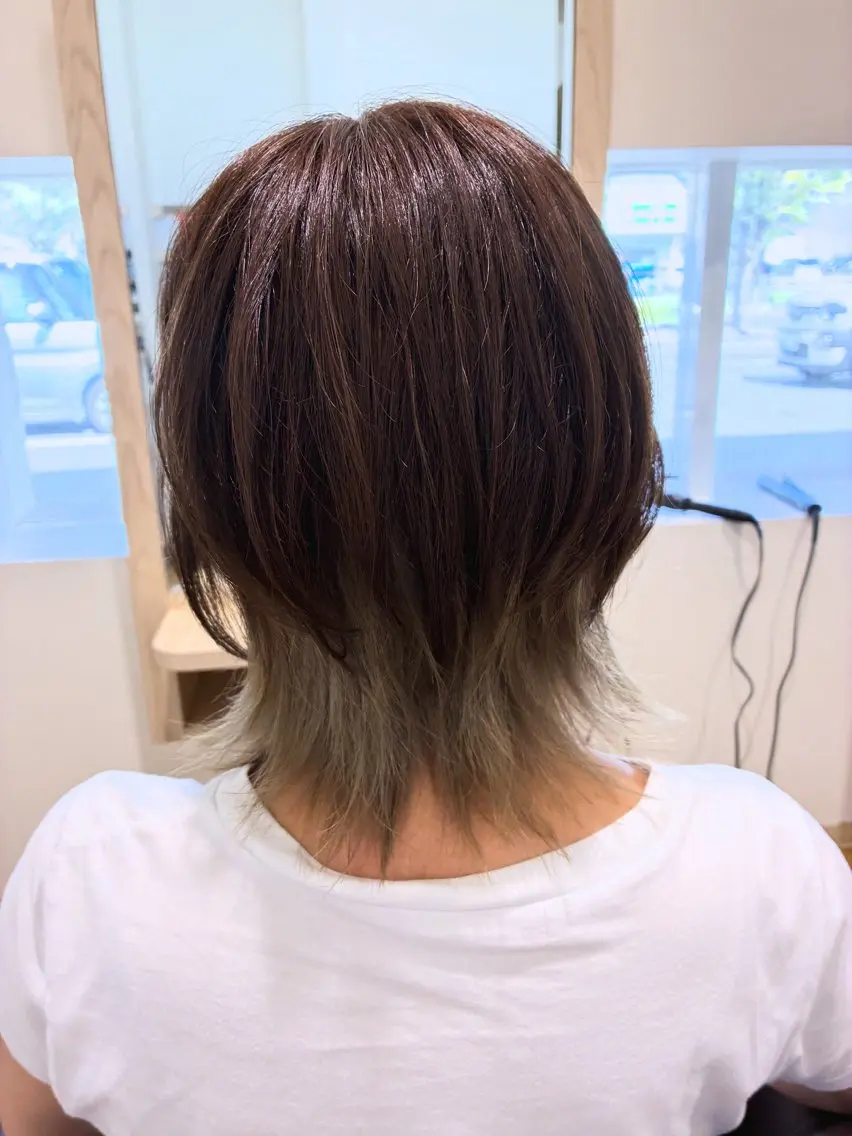 ミディアム アッシュ ウルフカット ヘアカラー T つぐみのヘアスタイル