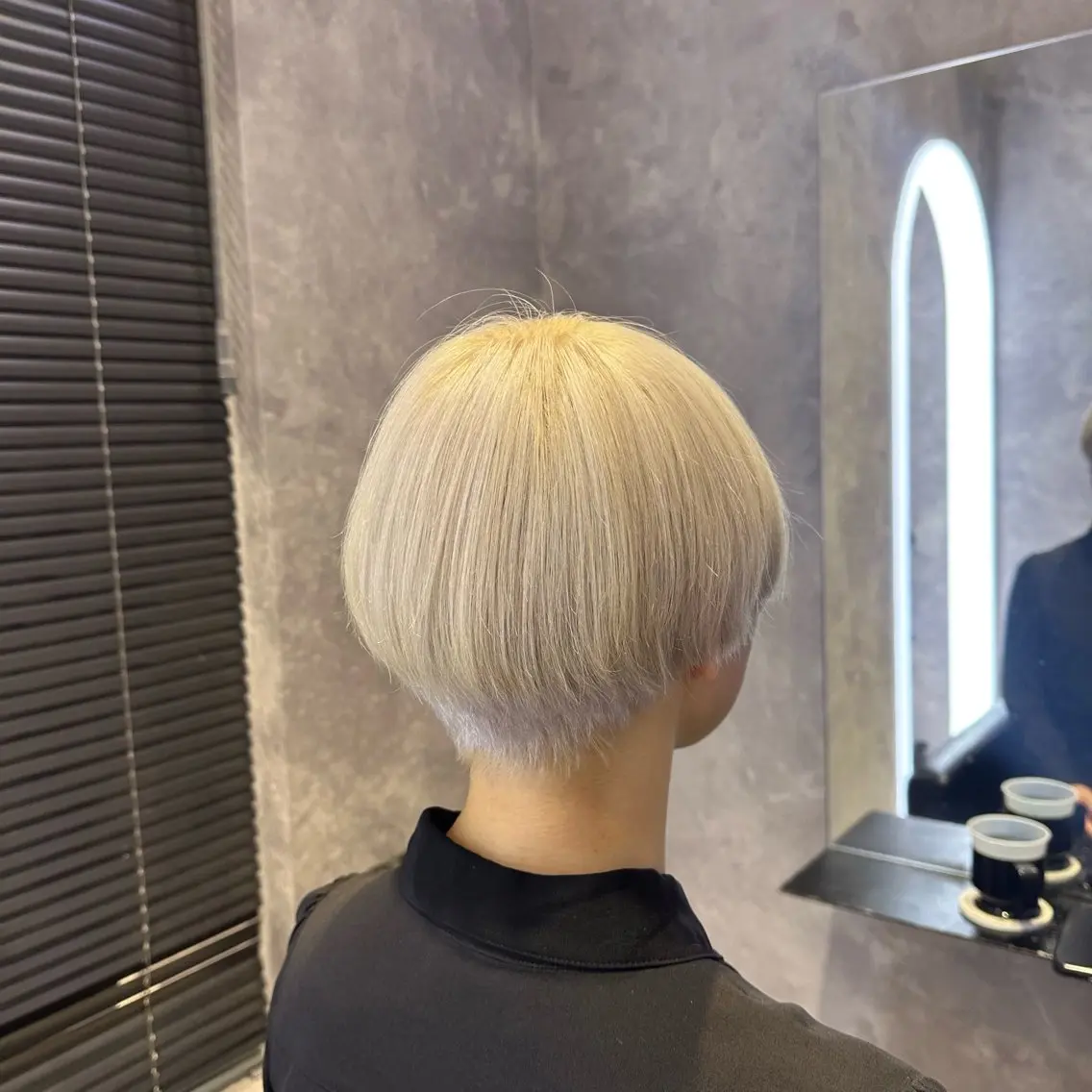 ショート カラー TAKUMI ハイトーン/ウルフのヘアスタイル