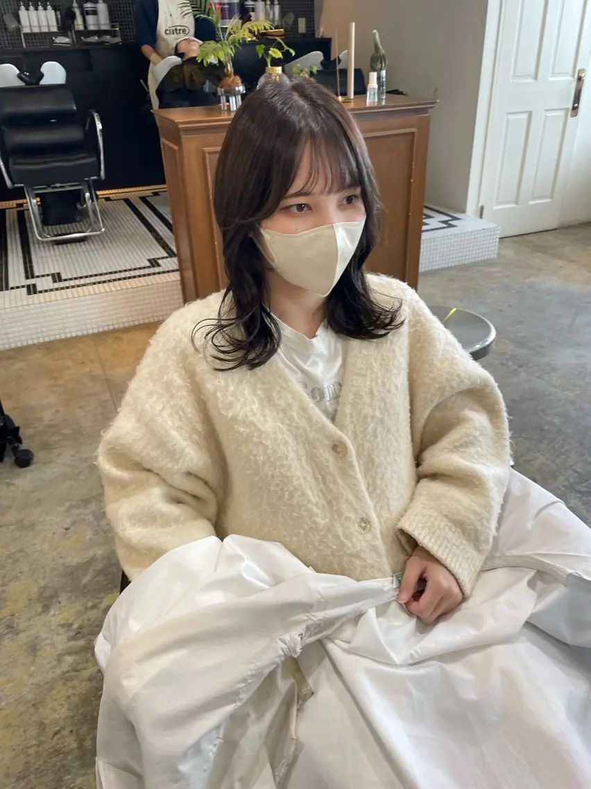 ミディアム カラー ベージュカラー ブリーチ オリーブベージュ カット ヘアカラー トリートメント MIOベージュカラー 柔らかいカラーのヘアスタイル