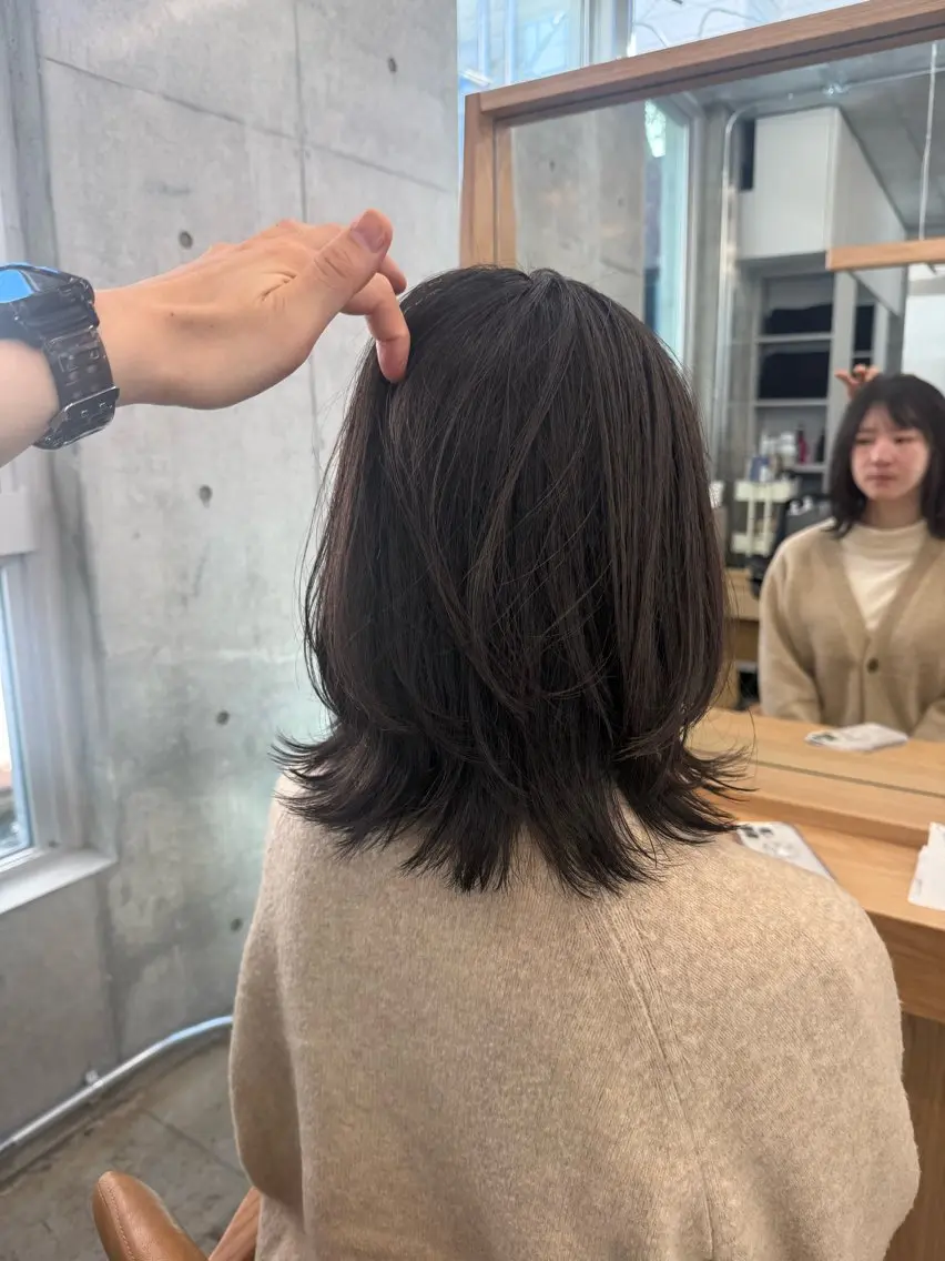 ミディアム カラー ミディアムレイヤー アッシュ ベージュカラー ブリーチ 透明感カラー カット ヘアカラー トリートメント 誰より丁寧なカット/ 小林輝/レイヤーのヘアスタイル
