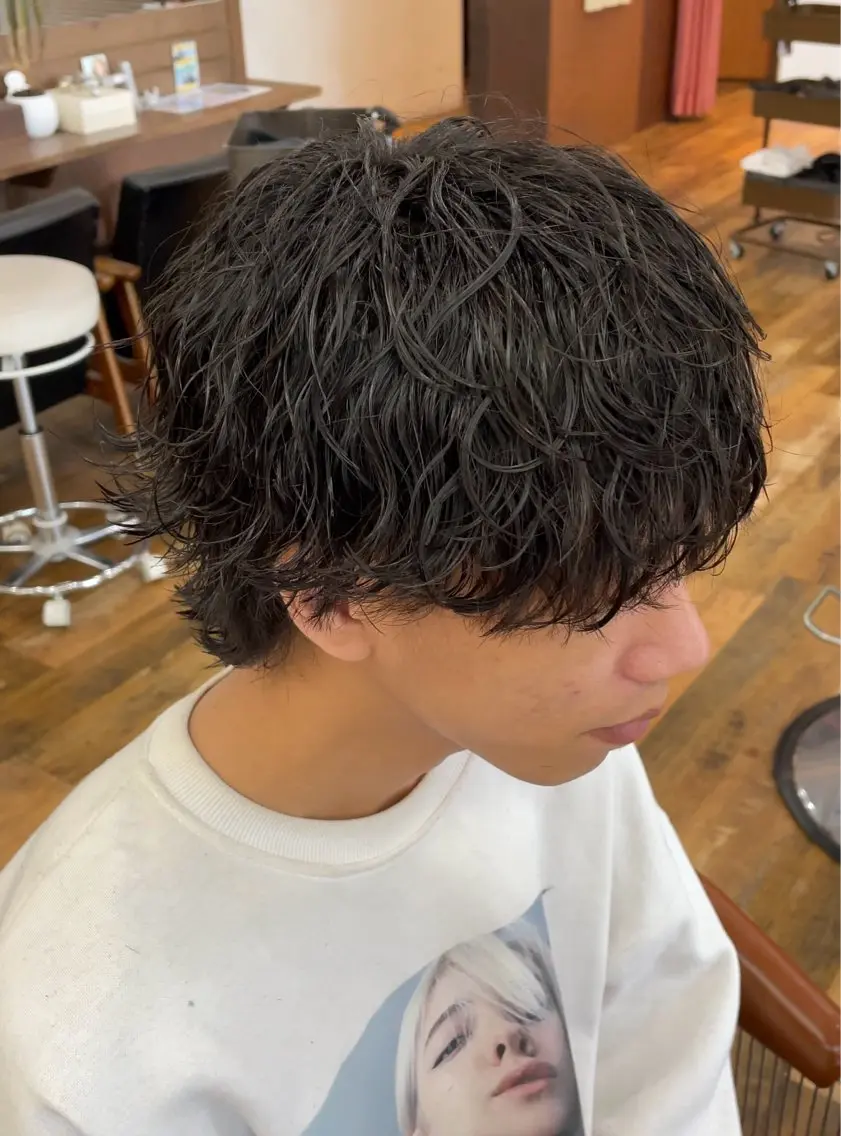 パーマ メンズ 波巻きパーマ メンズウルフカット ウルフカット 林 侑弥のヘアスタイル