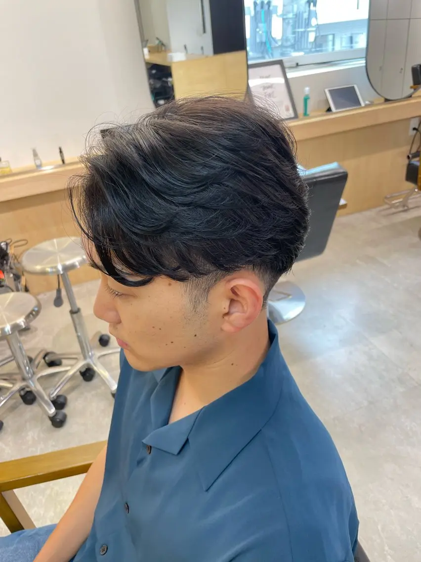 ショート パーマ メンズ フェザーパーマ メンズパーマ カット パーマ マエダ リョウのヘアスタイル