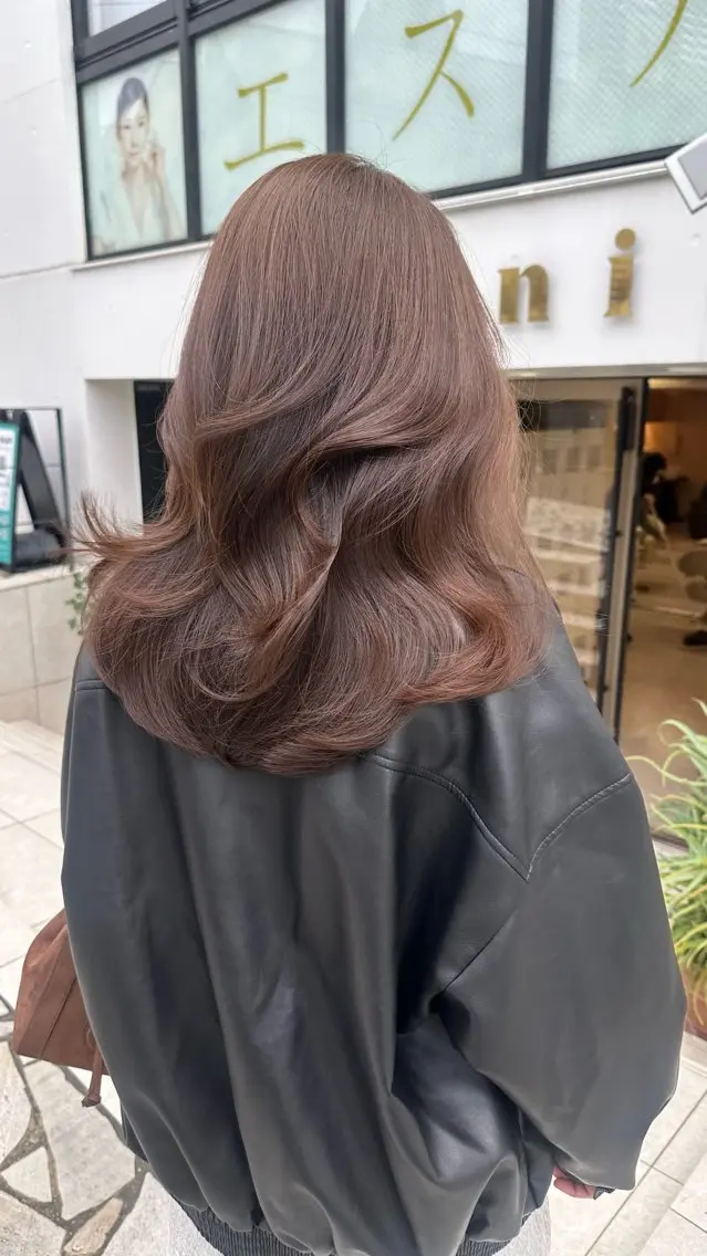 セミロング カラー レイヤーカット 韓国ヘア🦢🖤 Sayumiのヘアスタイル