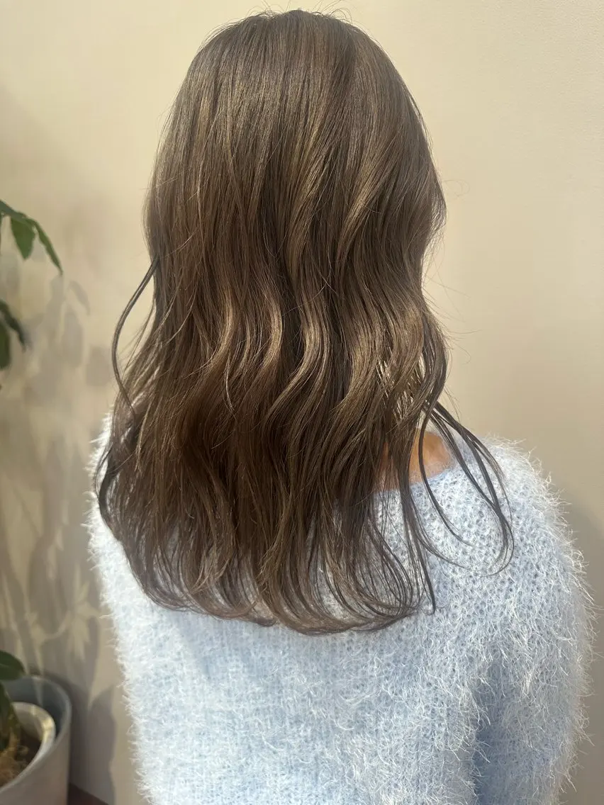 セミロング momo 札幌美容師のヘアスタイル
