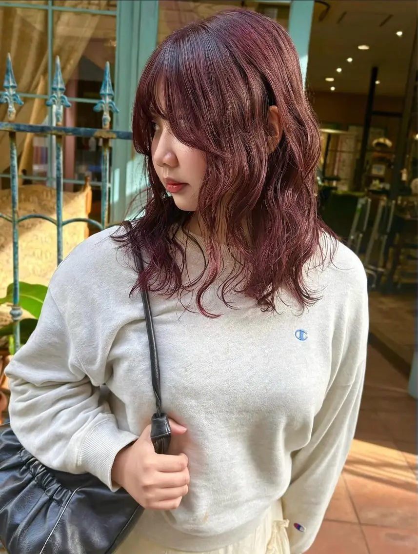 ミディアム カット ヘアカラー 心斎橋酸性ストレート 🛼MATOI🛼のヘアスタイル