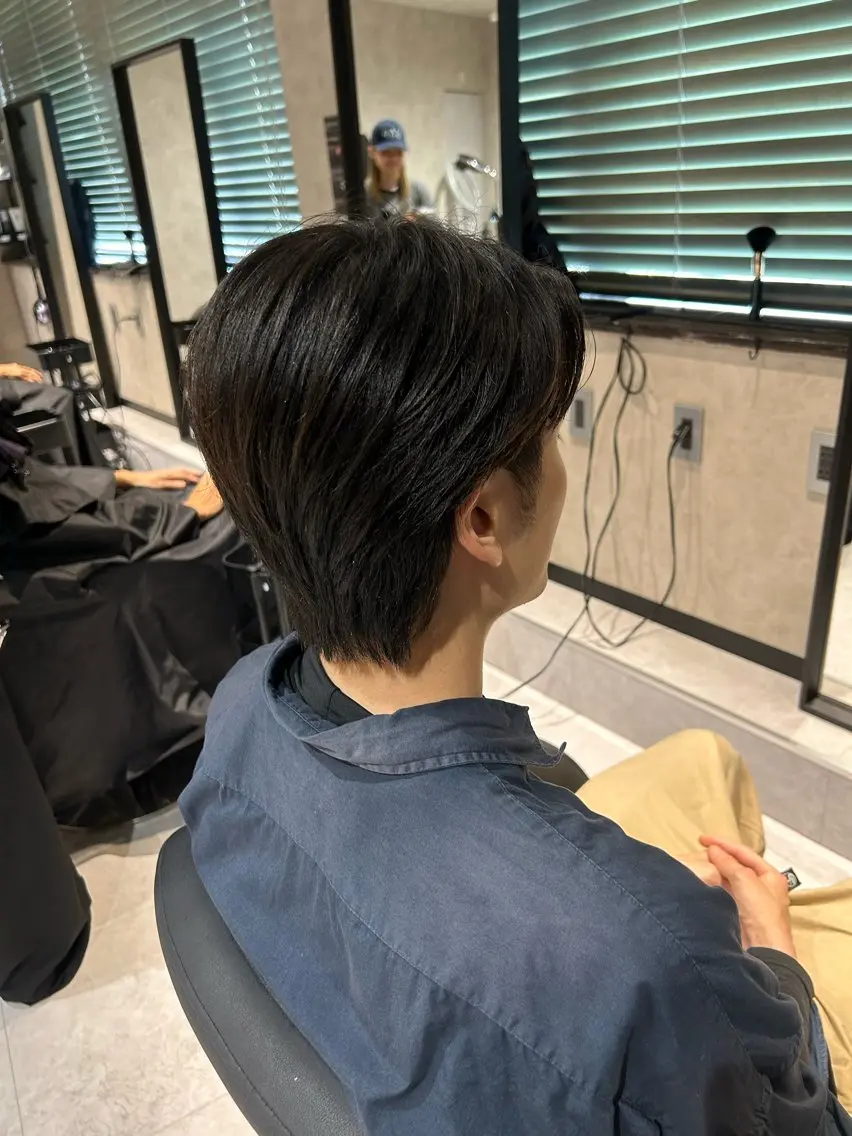 ショート メンズ センターパート マッシュ カット 《.Xian》リク/ 艶カラー✨カット✂️のヘアスタイル