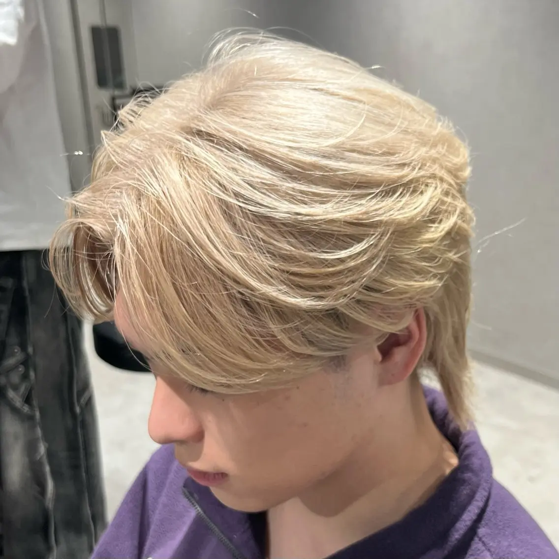 ショート カラー メンズ センターパート メンズウルフカット ベージュカラー ブロンド ミルクティーベージュ カット ヘアカラー トリートメント 【メンズ縮毛矯正/ Ryoka】のヘアスタイル