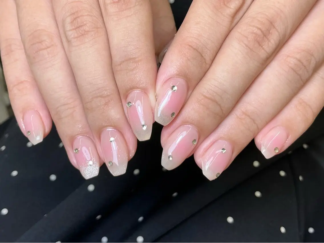 ネイル オーロラネイル 長さ出し フレンチネイル ジェルネイル ガラスフレンチ ハンドネイル Rela・S NAILのネイルデザイン