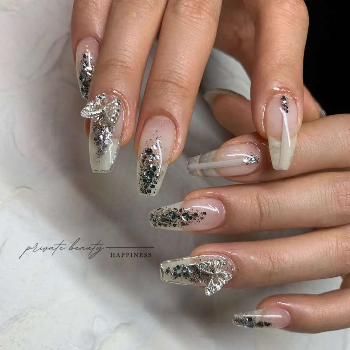 ネイル 長さ出し ラメ(グリッター) 赤色 スカルプネイル シンプルネイル ハンドネイル happiness nailのネイルデザイン