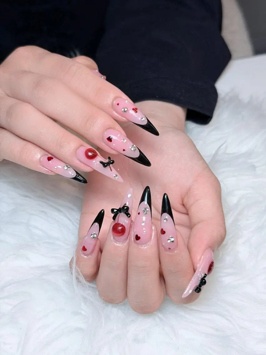 ネイル チークネイル ドット フレンチネイル グラデーション ハート ハンドネイル Julli NailStudioのネイルデザイン