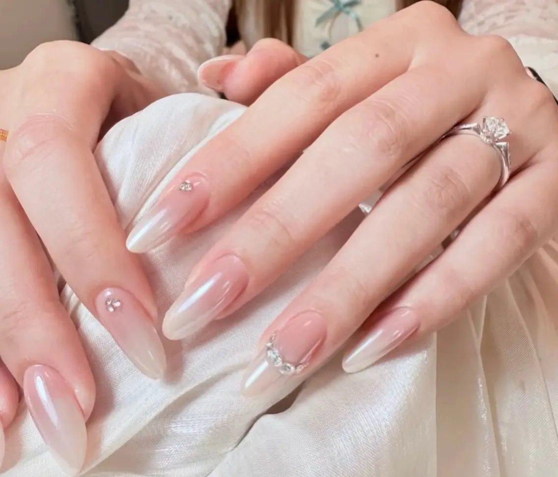 ネイル チークネイル 長さ出し フラワーネイル フレンチネイル ガーリー sun nail池袋 モデル募集のネイルデザイン