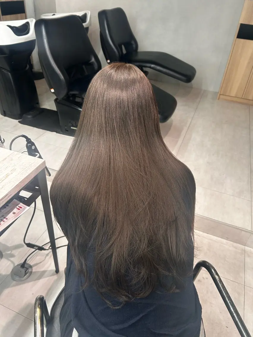 ロング カラー 透明感カラー グレージュ オリーブグレージュ オリーブグレー 大村 咲羅のヘアスタイル