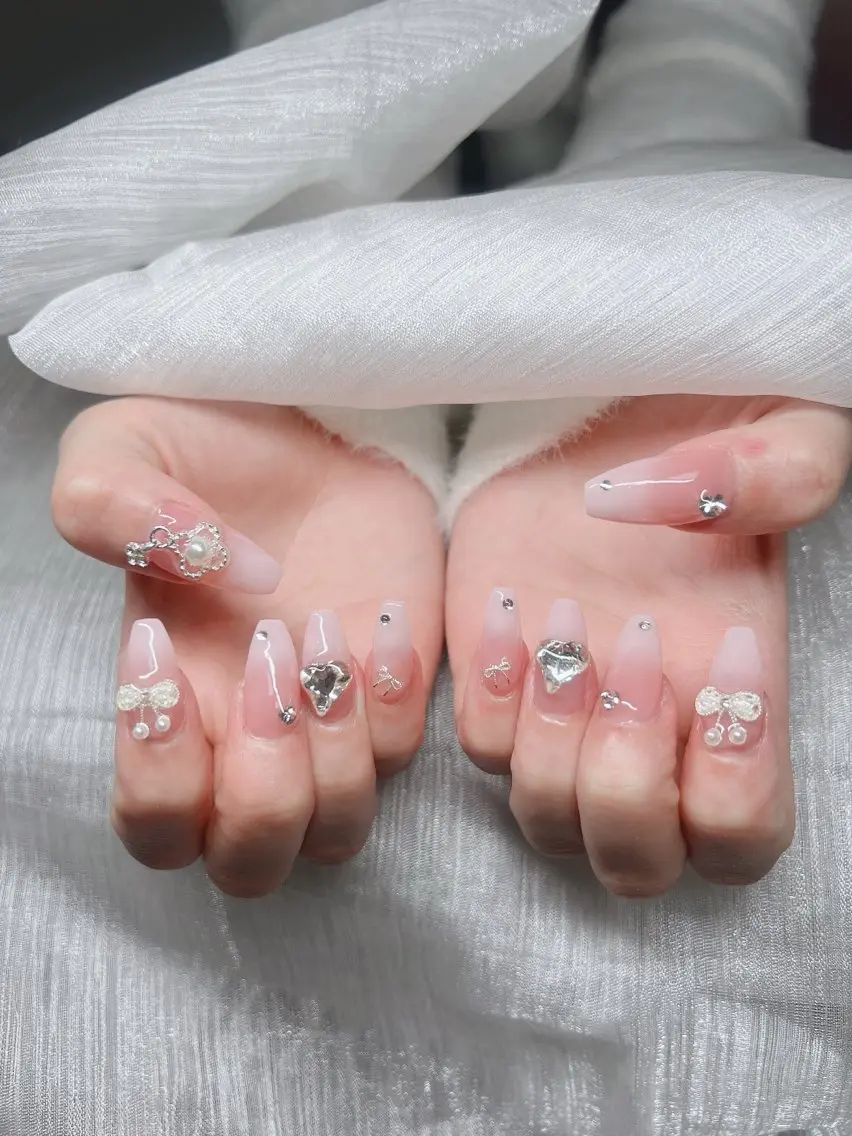 ネイル オーロラネイル チークネイル 長さ出し フットネイル フレンチネイル ハンドネイル Lee Nails チップ長さだし専門店のネイルデザイン