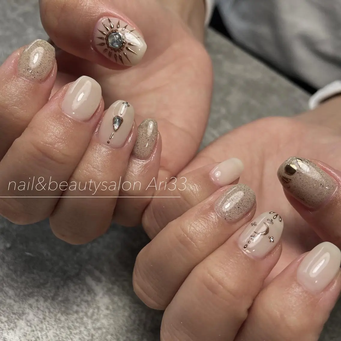 jewelry nail design(メイン1デザインとサブ3デザインです)の写真