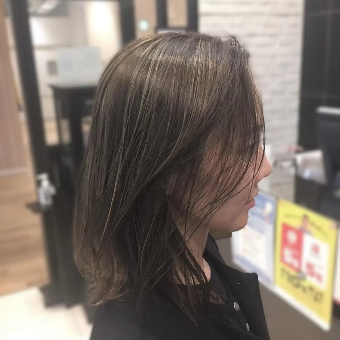 セミロング カラー 透明感カラー カット ヘアカラー 秋山 達乃進のヘアスタイル