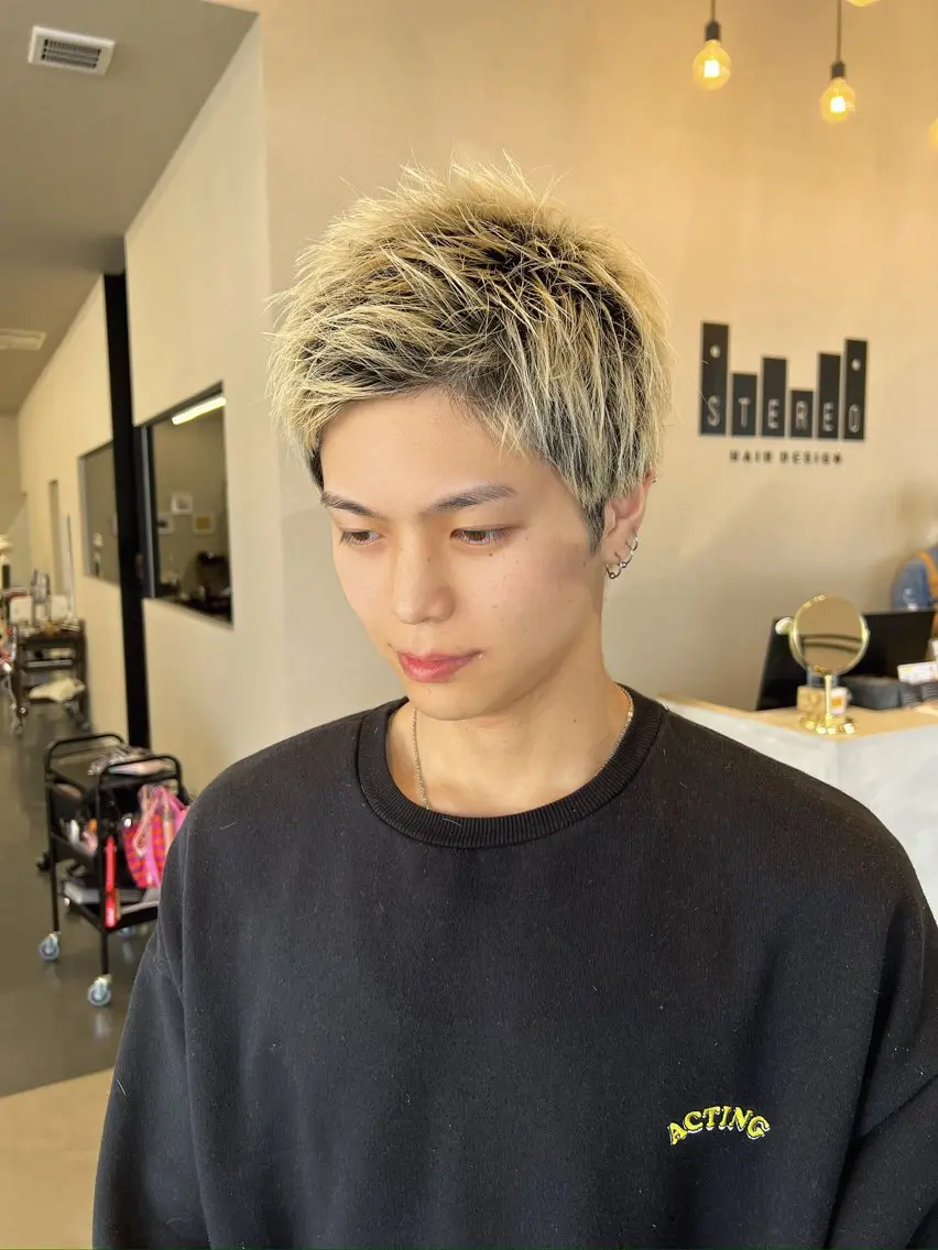 ショート カット ヘアカラー 奥谷 魁士のヘアスタイル