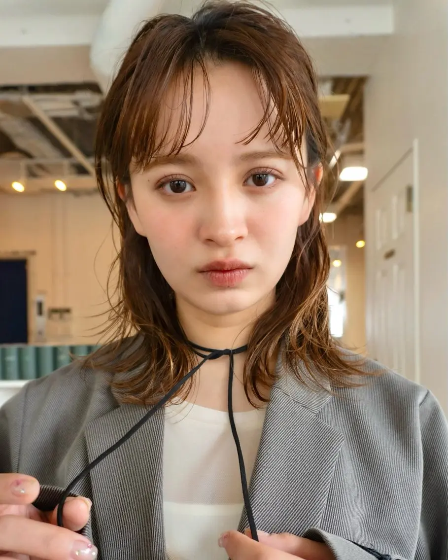 ミディアム カラー パーマ ミディアムレイヤー 透明感カラー 顔まわりレイヤー 顔周りカット 韓国風ヘア カット ヘアカラー パーマ トリートメント レイヤー/パーマ TAKUYAのヘアスタイル