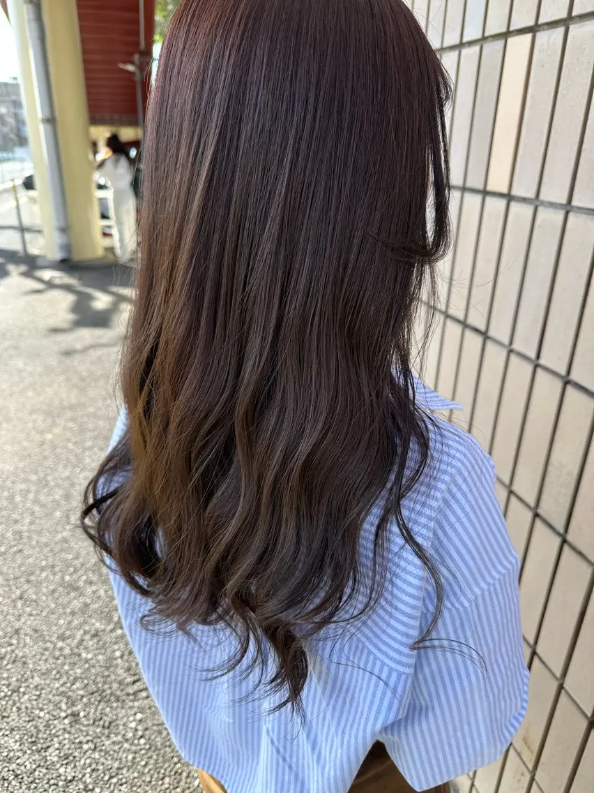 ロング カラー ベージュカラー オリーブベージュ ブリーチ/艶カラー カノ🌼のヘアスタイル